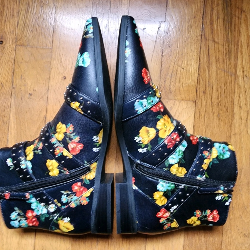Nine West floral boots